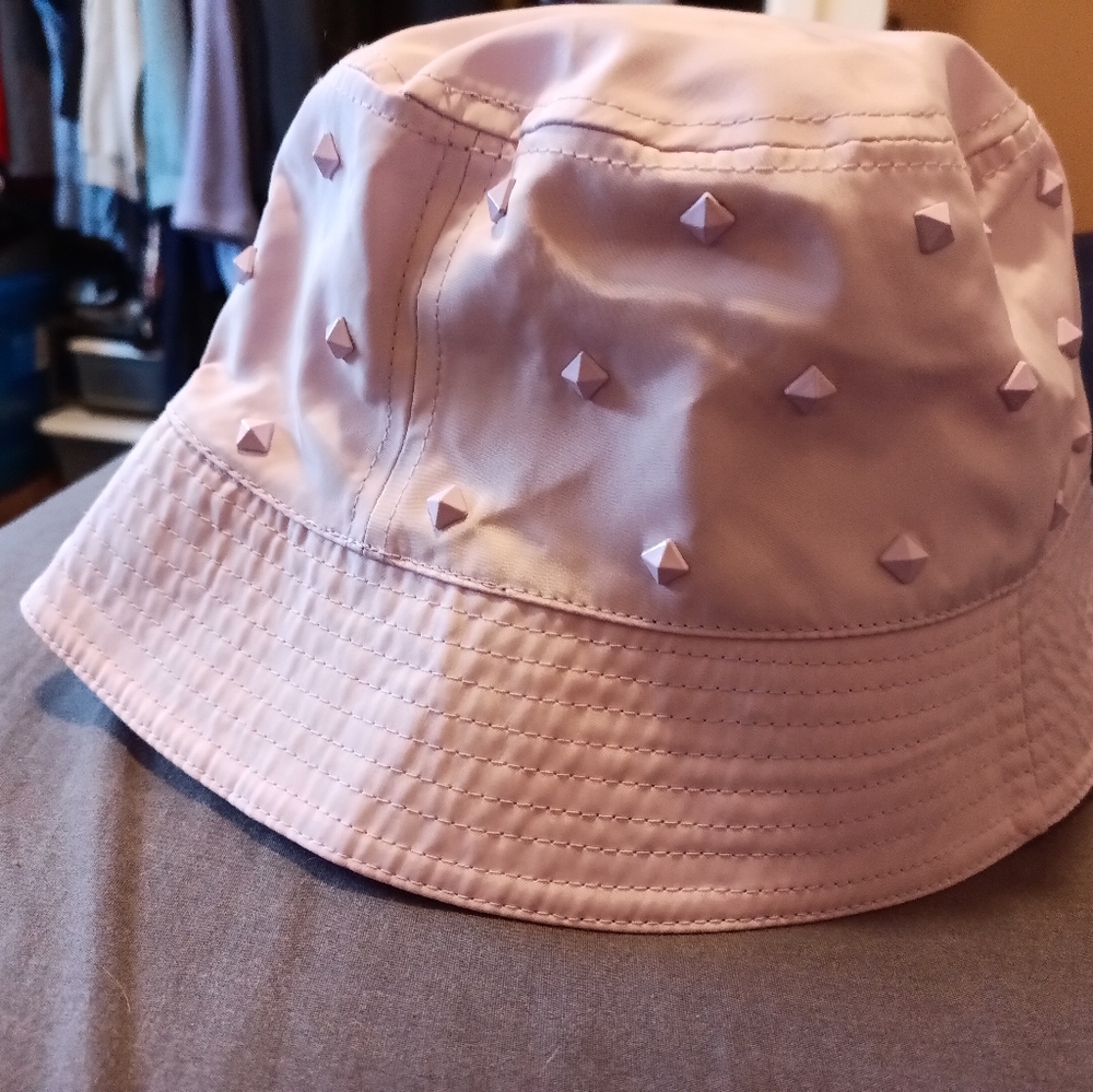 Women's lavender bucket hat